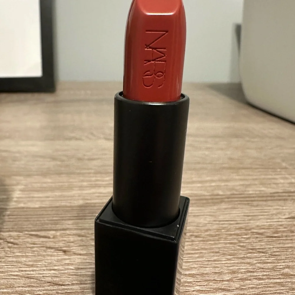 NARS Audacious Lipstick - Mona